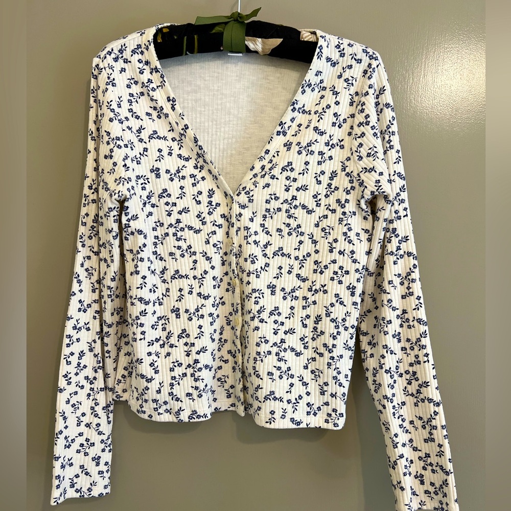Old Navy Floral V Neck Button Up Cardigan Sweater